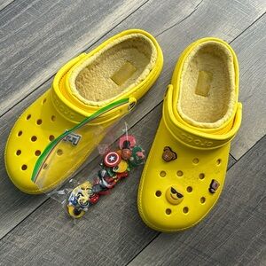 Crocs Men’s 10 Women’s 12 Yellow Fuzzies